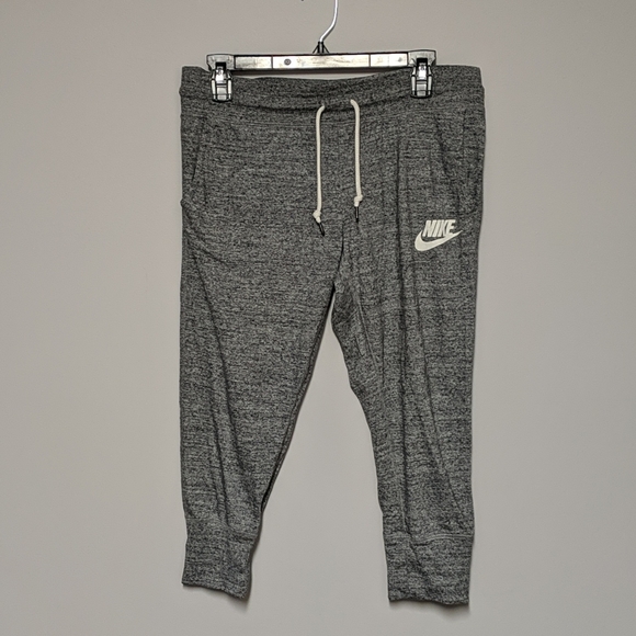 Nike Pants - EUC Nike Capri Joggers